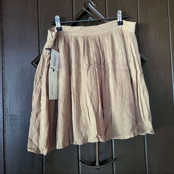 MOVING SALE! Forever 21 tan mini skirt - Picture 2 of 4